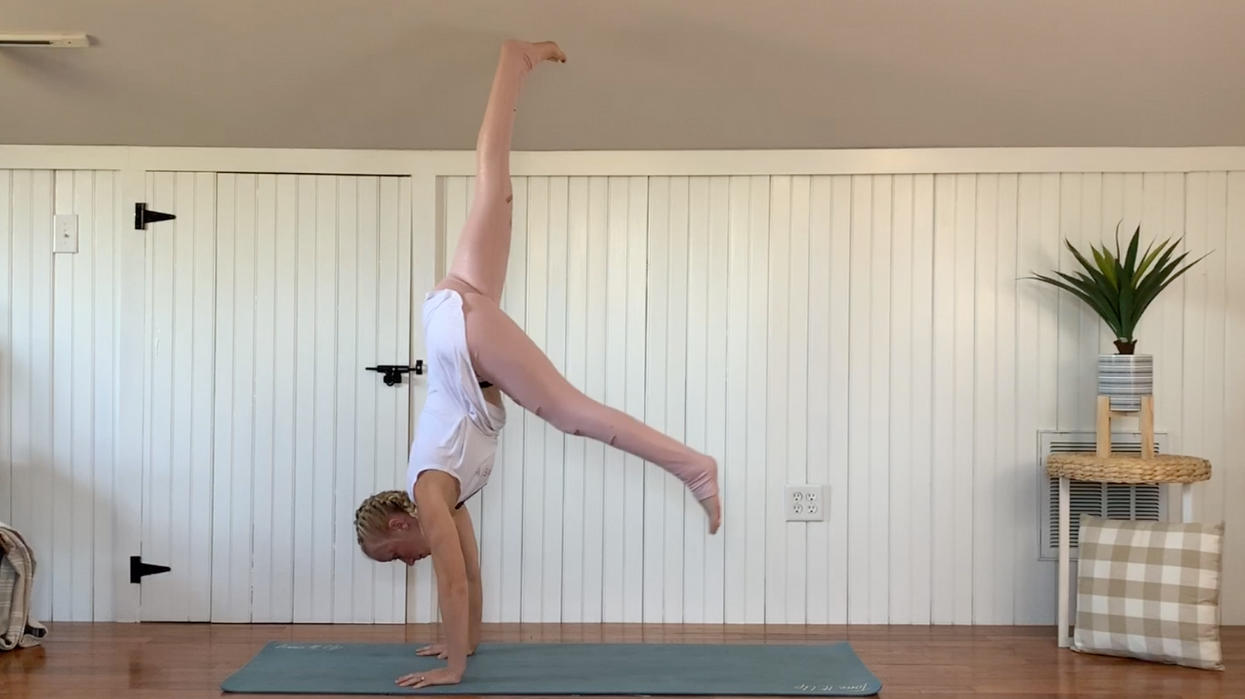 Handstand yoga program video 3 Handstand yoga program video 3